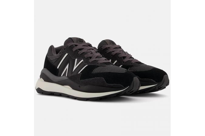 Zapatilla New Balance W5740CHB Negra