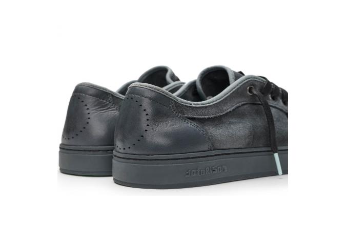 Zapatilla Heisei Suede Black Sand